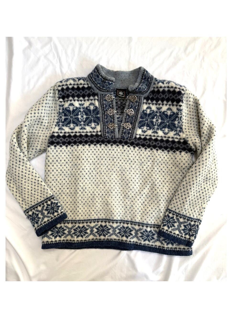 SKYR Fair Isle Nordic Icelandic Wool Sweater, Medium, White Blue Snowflake